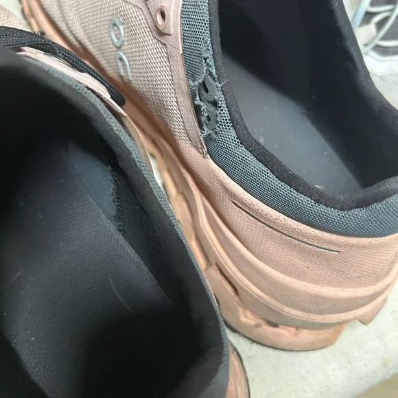 On Cloud ON Running Shoes in Pink and Gray - Picture 4 of 9